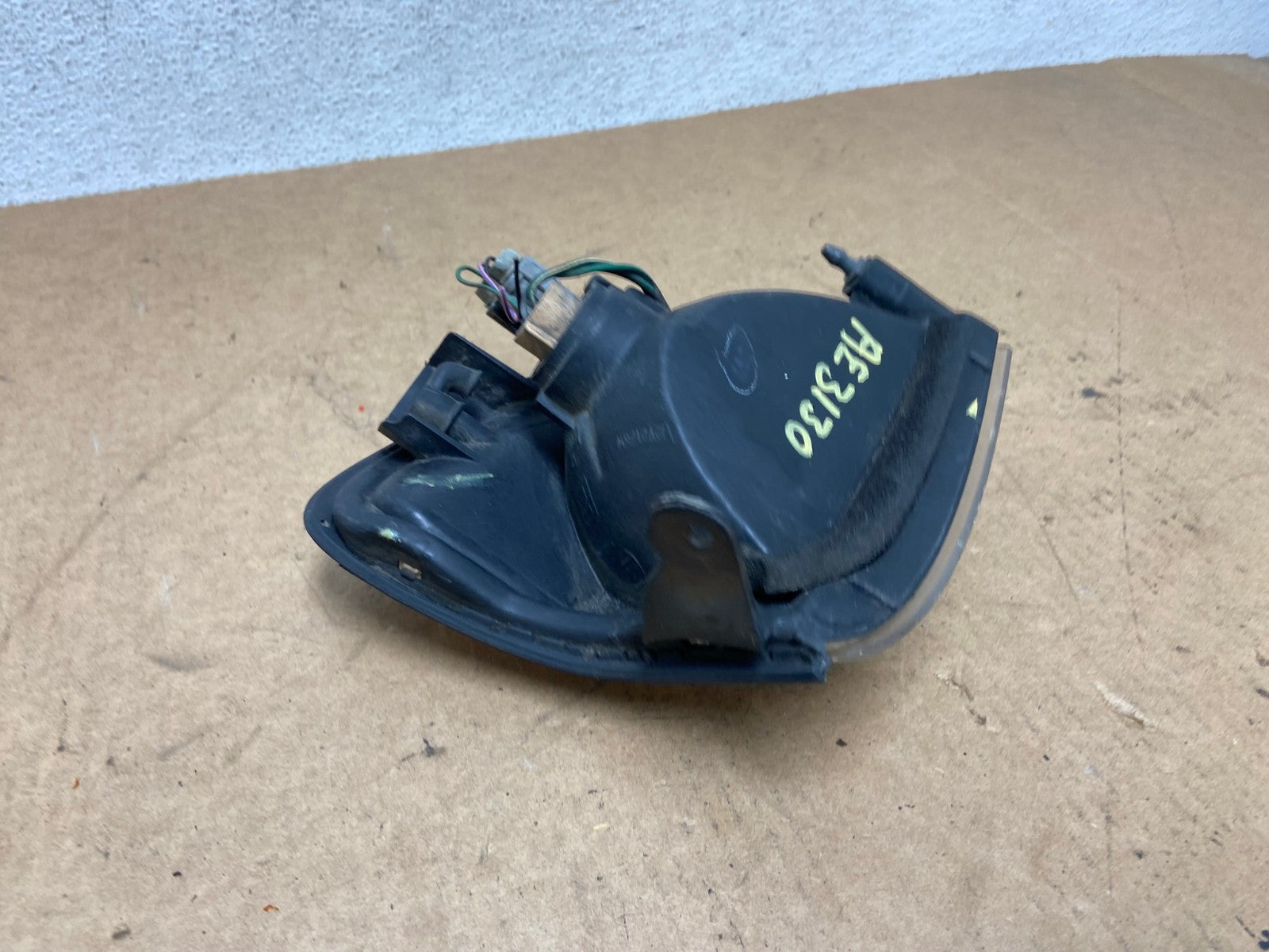 1999 to 2004 Nissan Pathfinder Right Corner Park Light Turn Signal AE3130 LK8