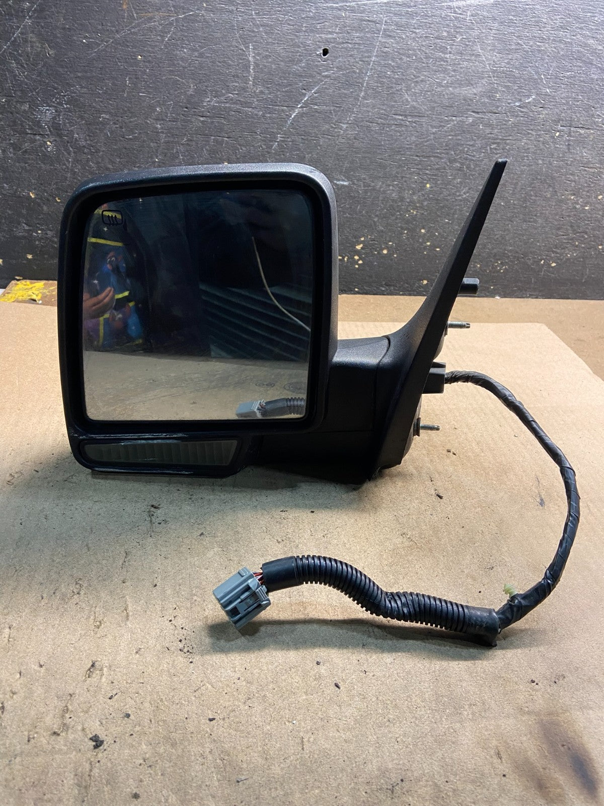 2003 to 2005 Lincoln Aviator Left Driver Side Door Heated Mirror Z5517 MS9
