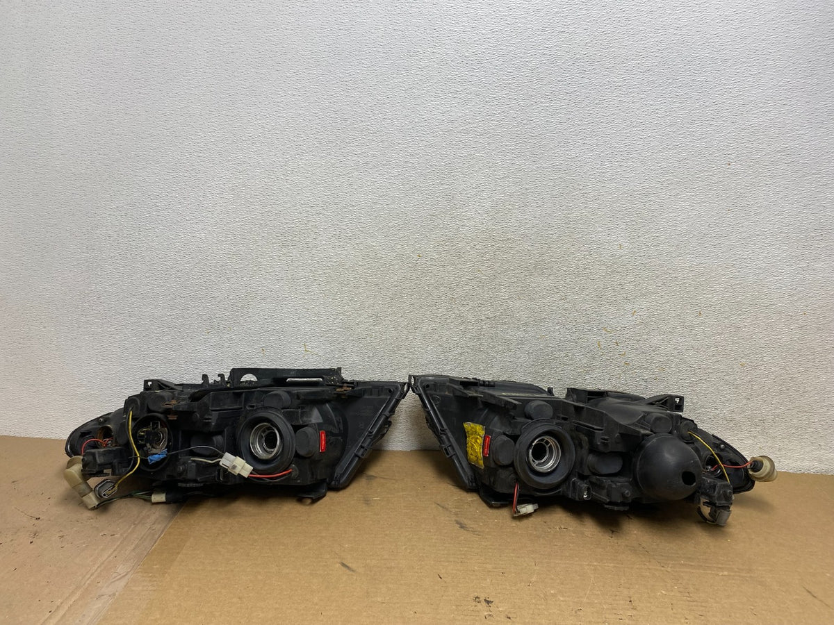 2002 to 2005 BMW 3 E46 Sedan Left+Right Set Headlights AH4177 PS9