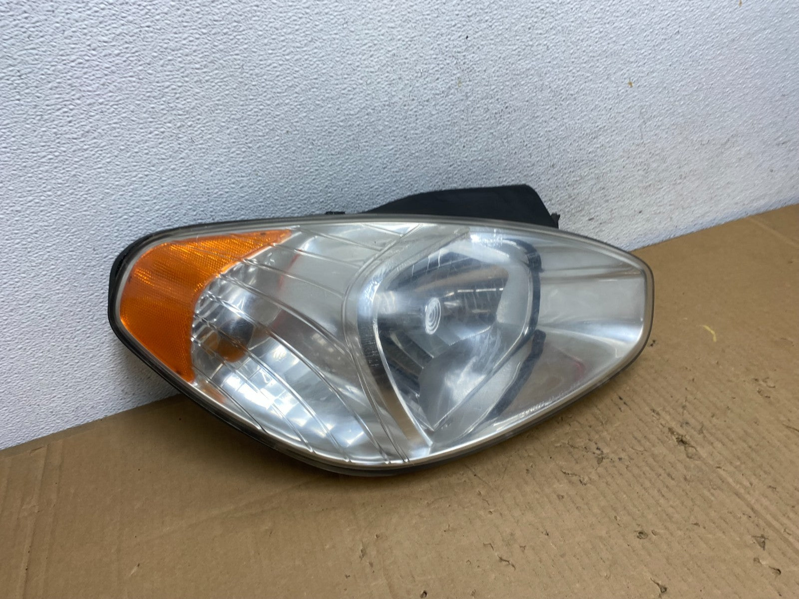 2006 to 2011 Hyundai Accent Sedan Right Passenger Halogen Headlight AD0984 DW2