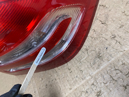 2001-2004 Mercedes-Benz C230 C240 W203 C-Class Right Passenger Tail Light Z11673