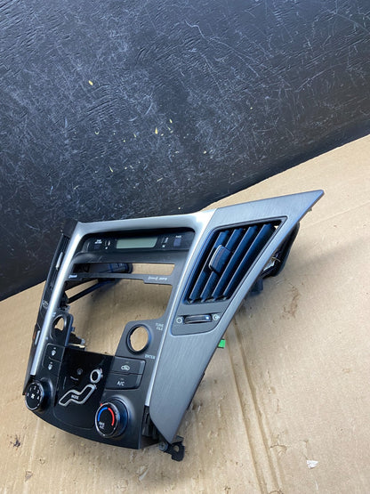 2011 - 2014 Hyundai Sonata Center Radio Climate Control Air Vent Bezel AE1939 DG3