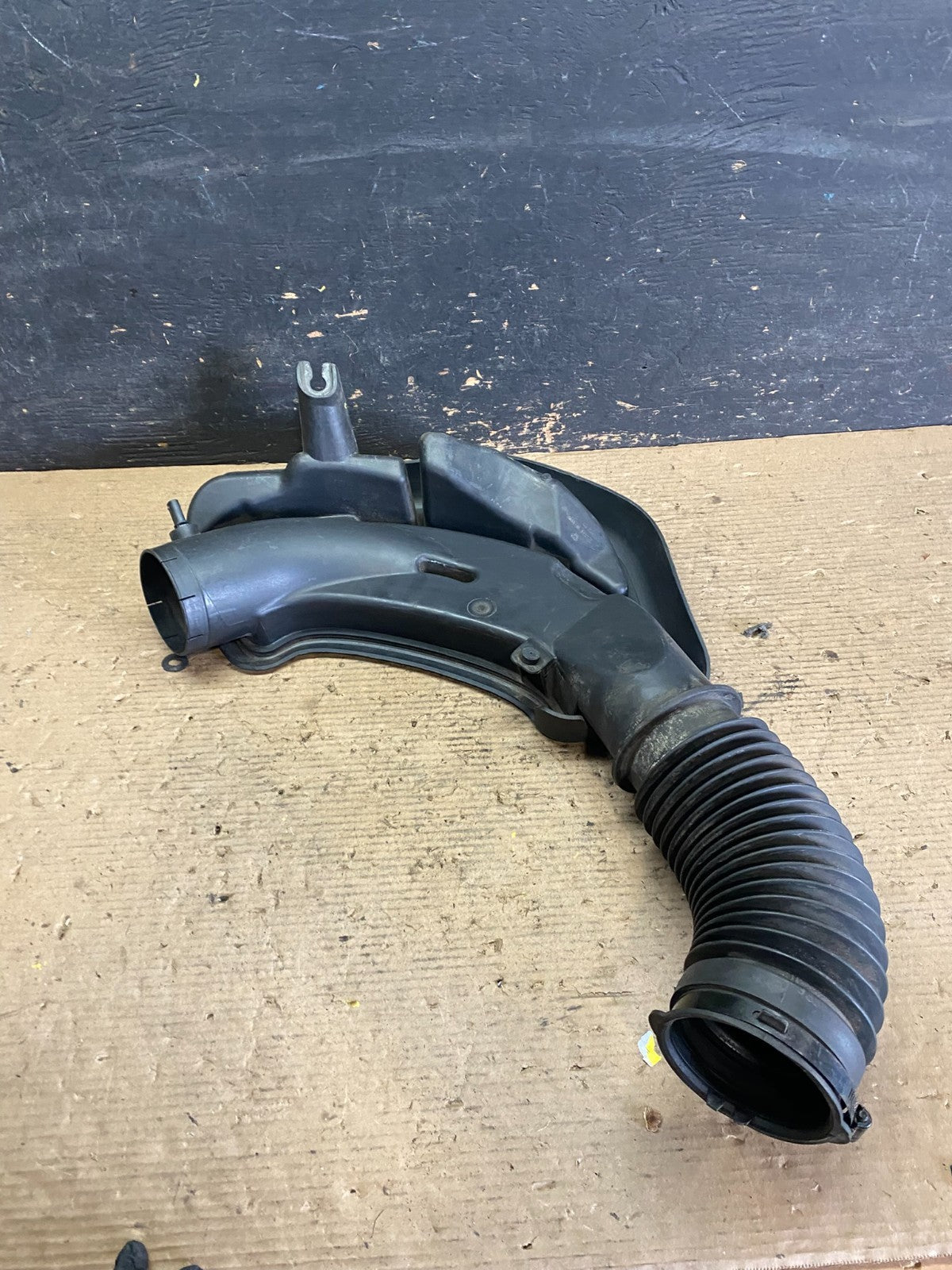 2011 to 2018 Chrysler 300 3.6L Air Intake Duct Tube Cleaner S3533 DG4