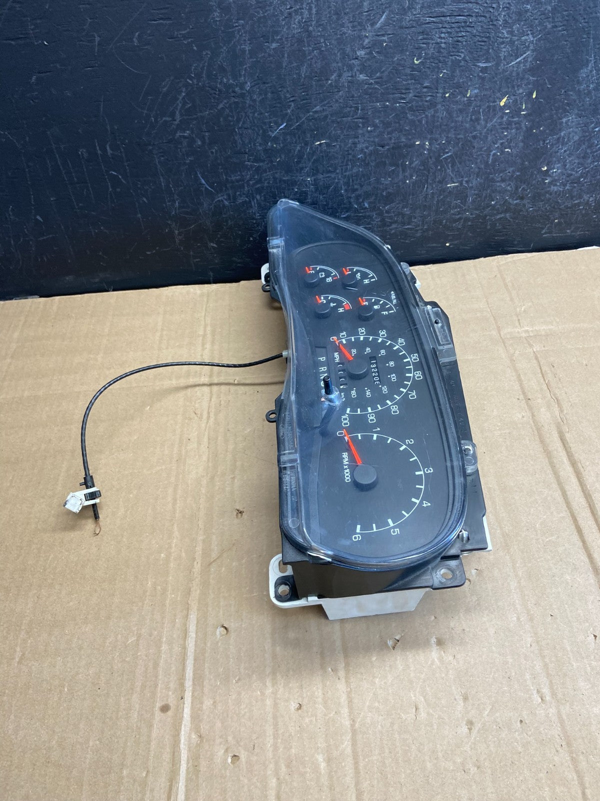 1999 - 2001 Ford F150 F-150 Speedometer Cluster Gauge ad7075 DG2