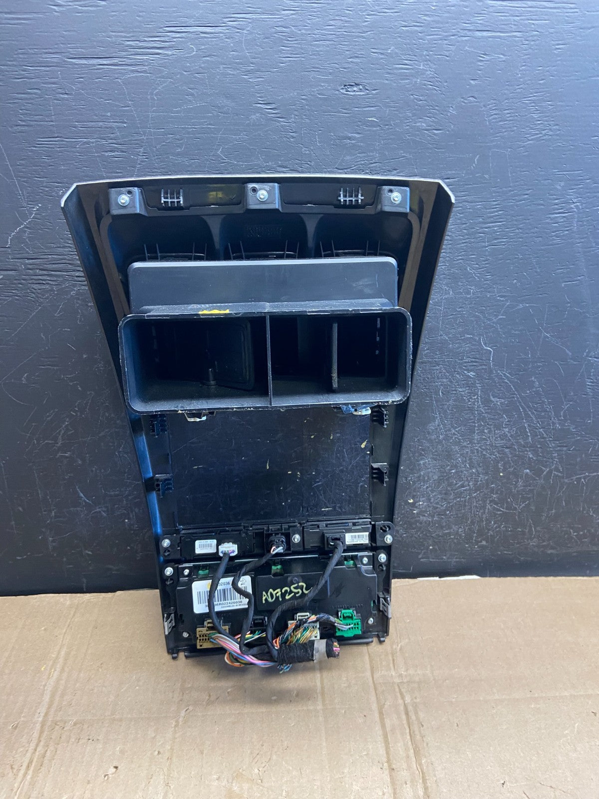2007 - 2012 GMC Acadia A/C Heater Climate Control Radio Panel Bezel OE AD7252 DG4