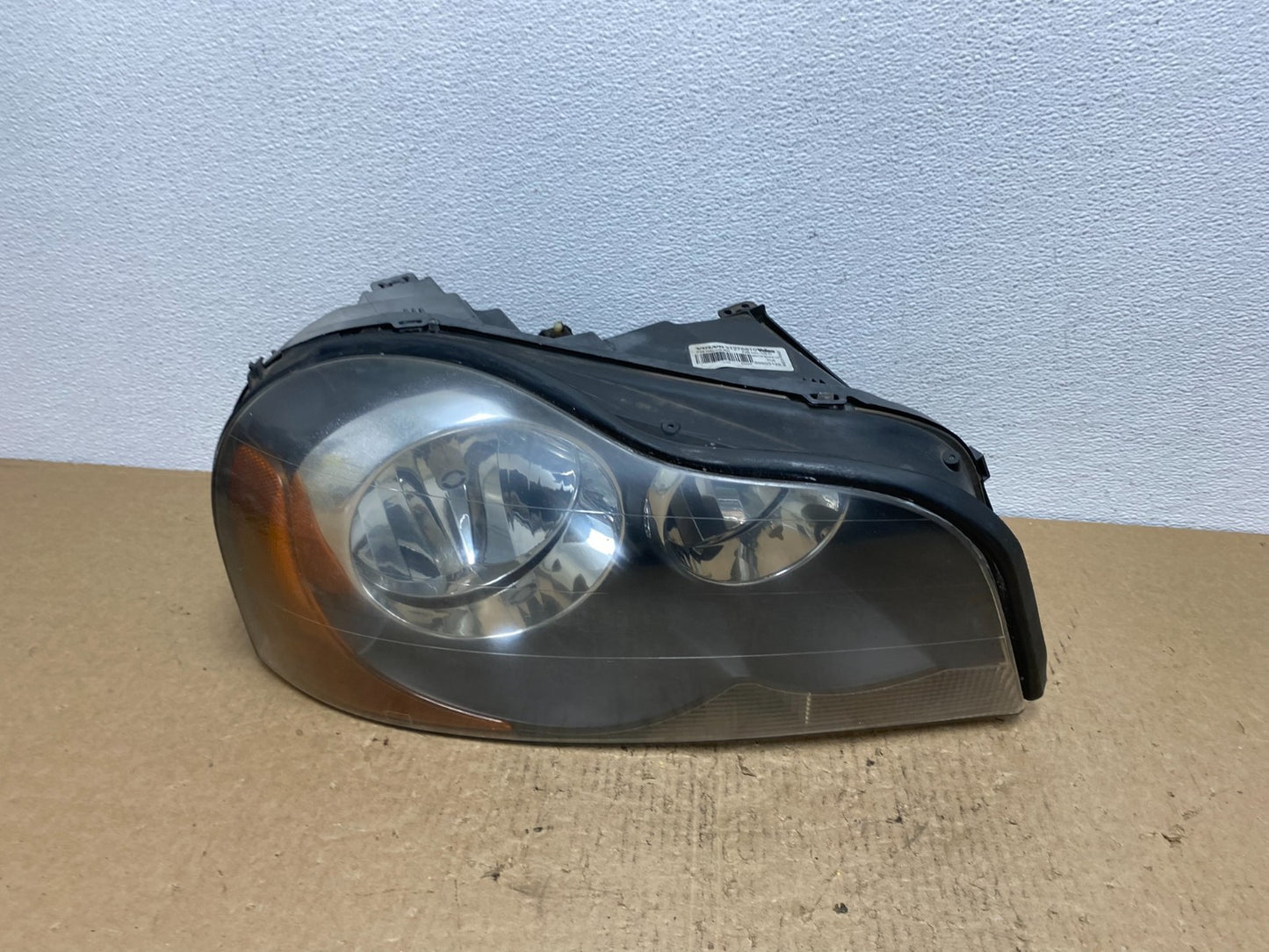 2003 to 2006 Volvo XC90 Right Passenger Rh Side Headlight Halogen AC1582 DW0