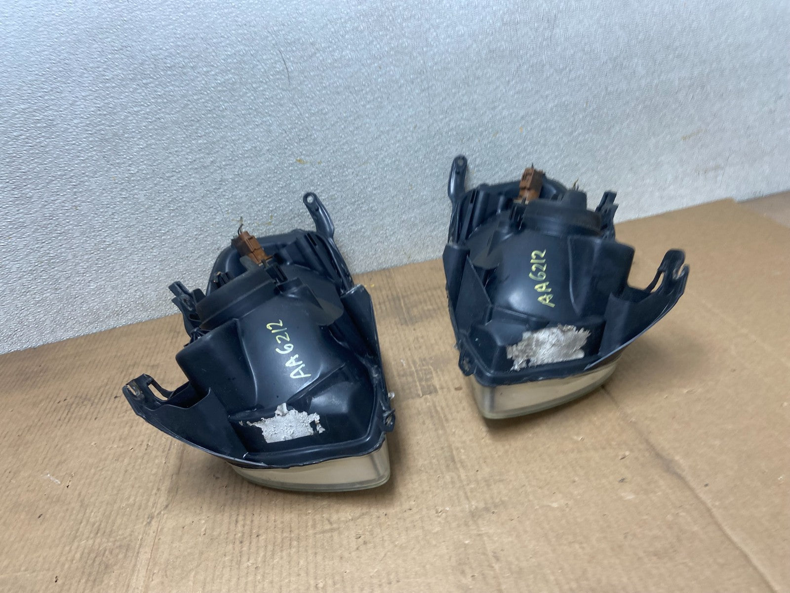 2005 - 2006 Mazda Tribute Left+Right Halogen Headlights Oem AA6212 DW9
