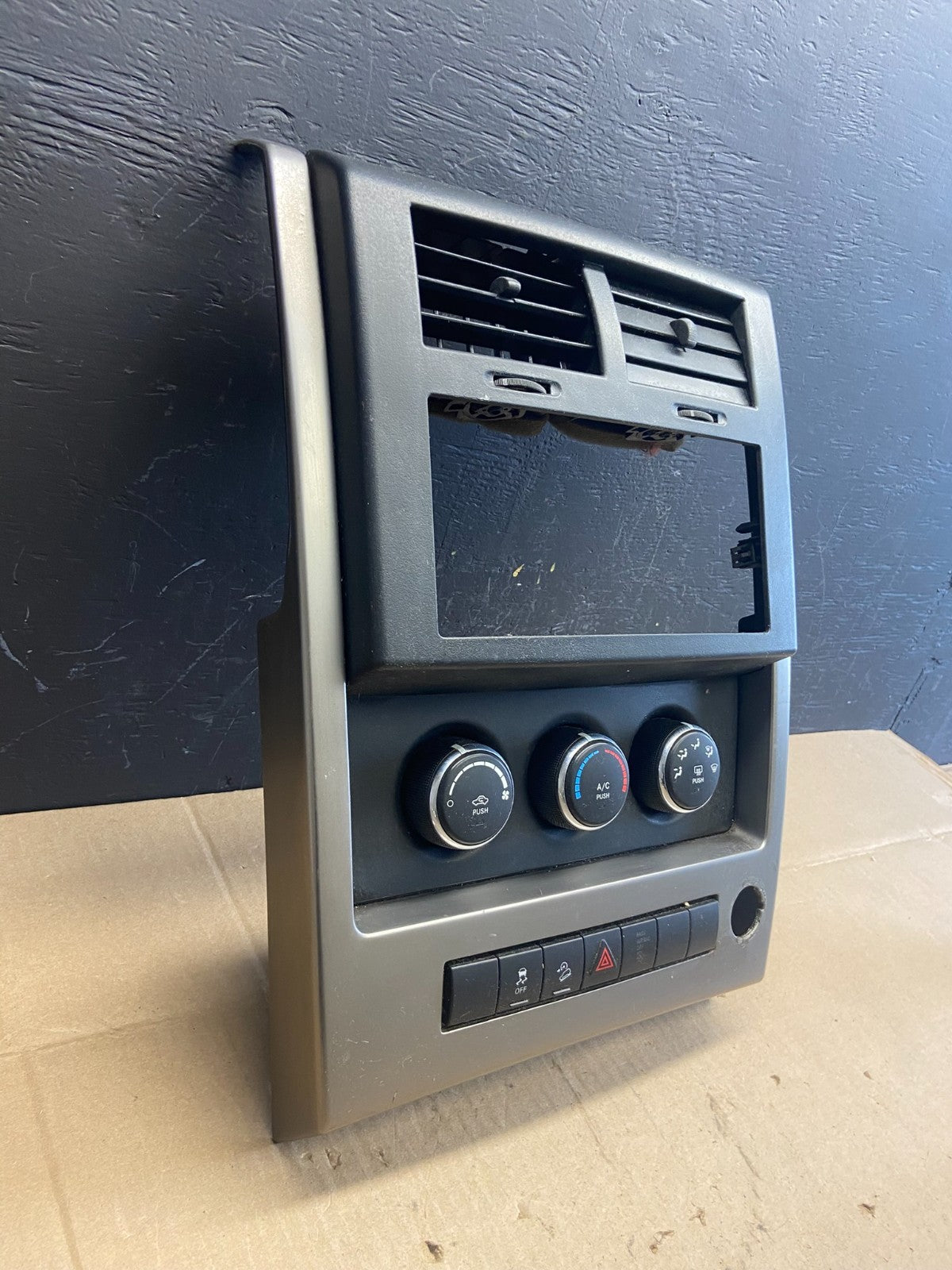 2008 to 2012 Jeep Liberty Dash Climate Temperature Control Radio Bezel AB9421 DG2