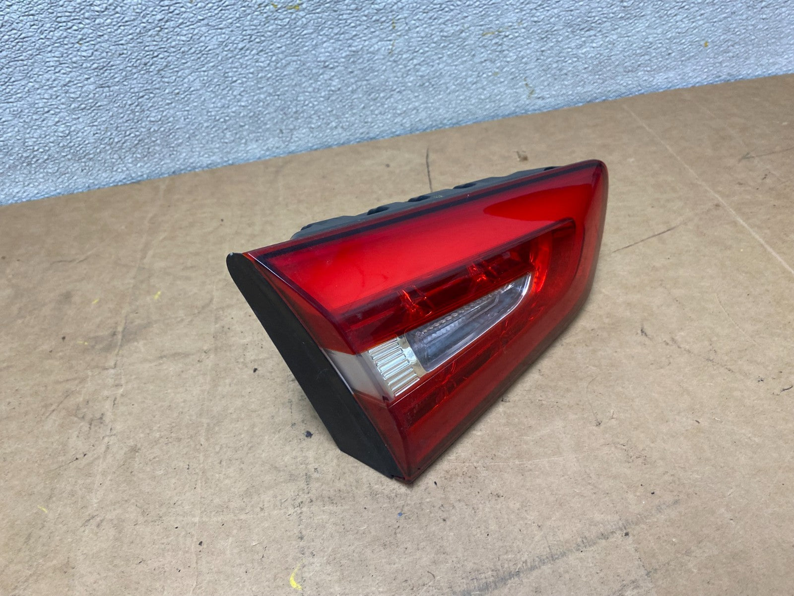 2014 to 2016 Kia Cadenza Left Driver LH Side LED Inner Tail Light OEM X3847 DW2
