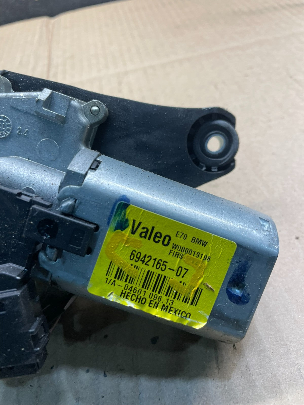 2007 to 2013 BMW X5 E70 Rear Windshield Wiper Motor OEM X3969 DG6