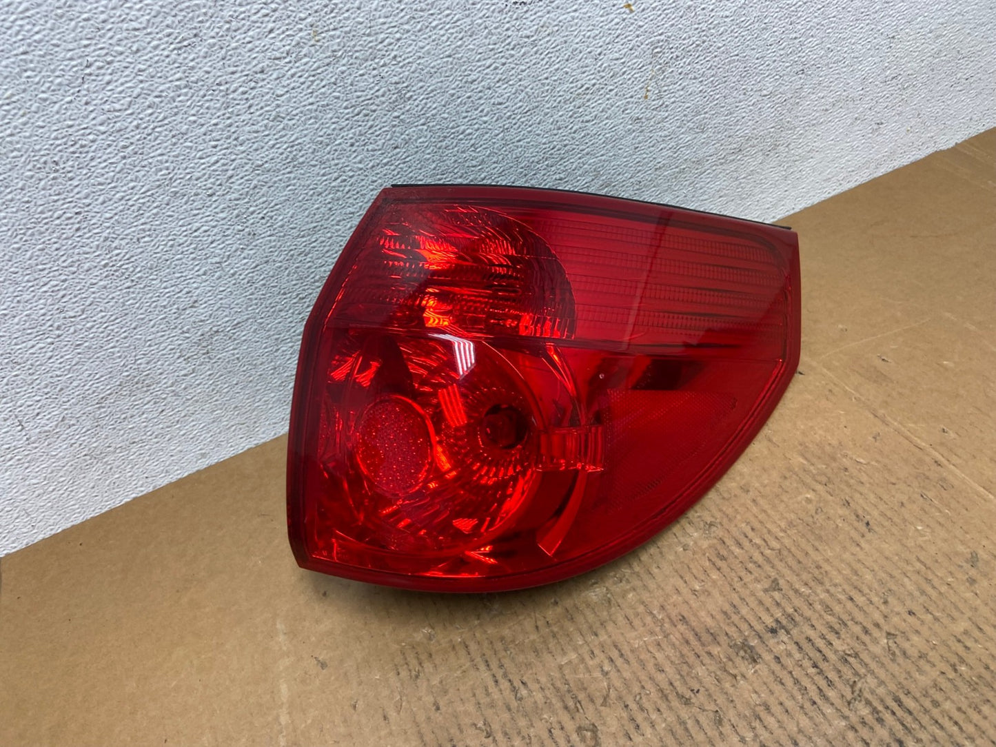 2006 - 2010 Toyota Sienna Right Passenger Side Tail Light AE0192 LK2