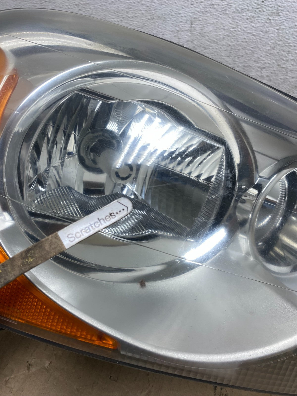 2003 to 2006 Volvo XC90 Right Passenger Rh Side Headlight Xenon AE9011 DW3
