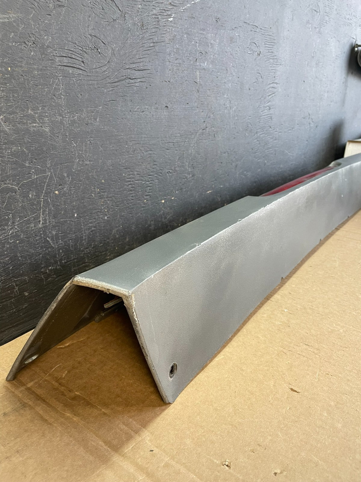 2002 to 2006 Chevrolet Avalanche 1500 Center Spoilerr 3rd Brake Light AD01683