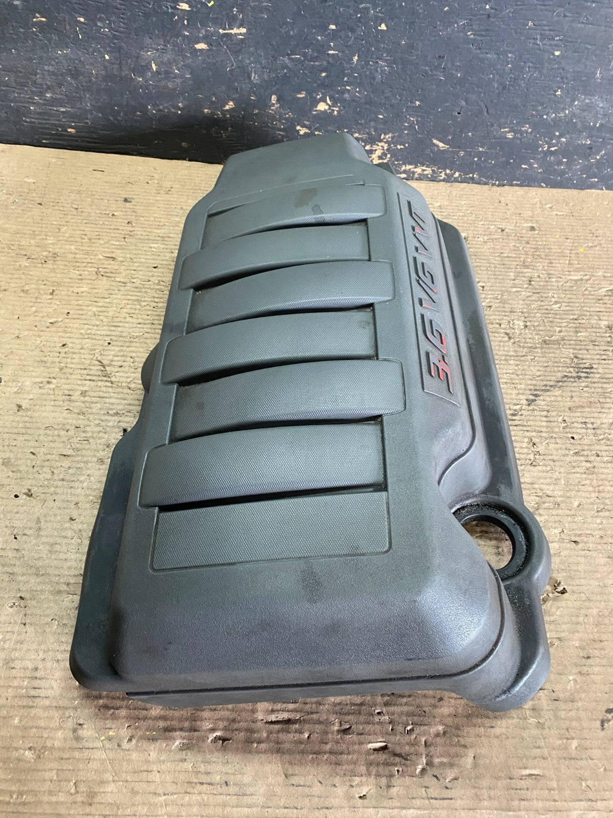 2007 to 2008 GMC Acadia 3.6L VVT Engine Cover Shield OEM S3649 DG3