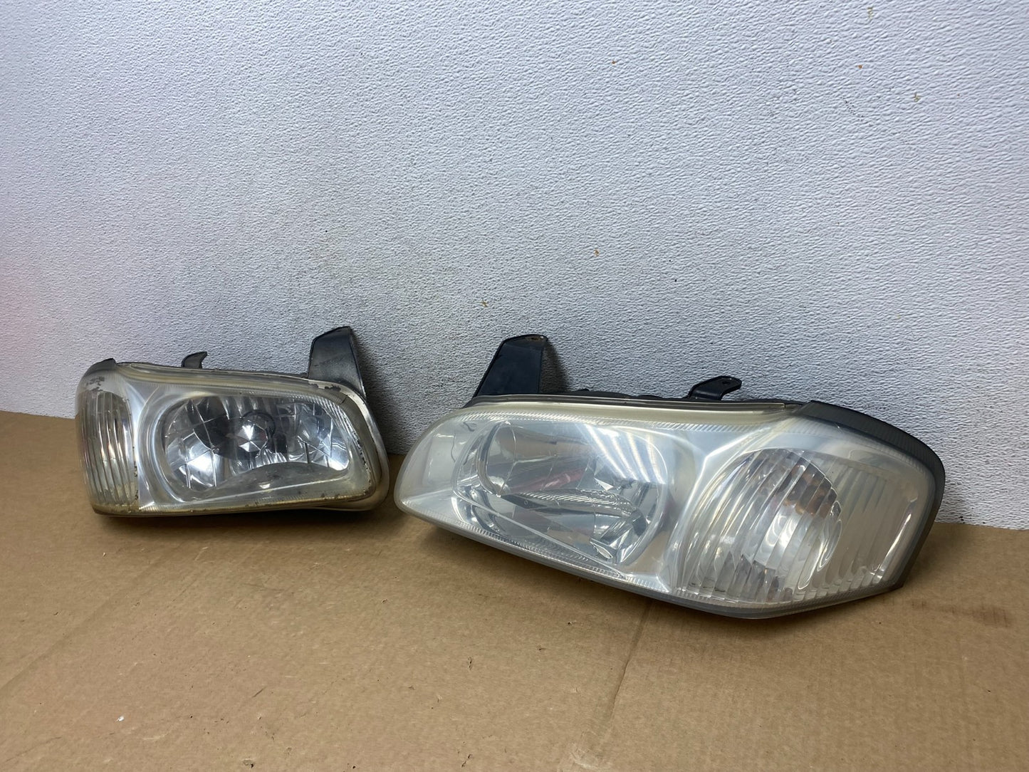 2000 to 2001 Nissan Maxima Left + Right Set Halogen Headlights AF9527 DW1