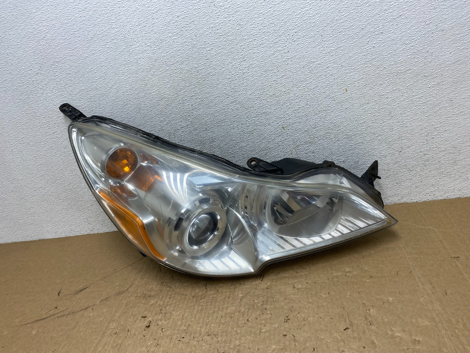 2010-2012 Subaru Legacy Outback Right Passenger Headlight AG1154 DW0