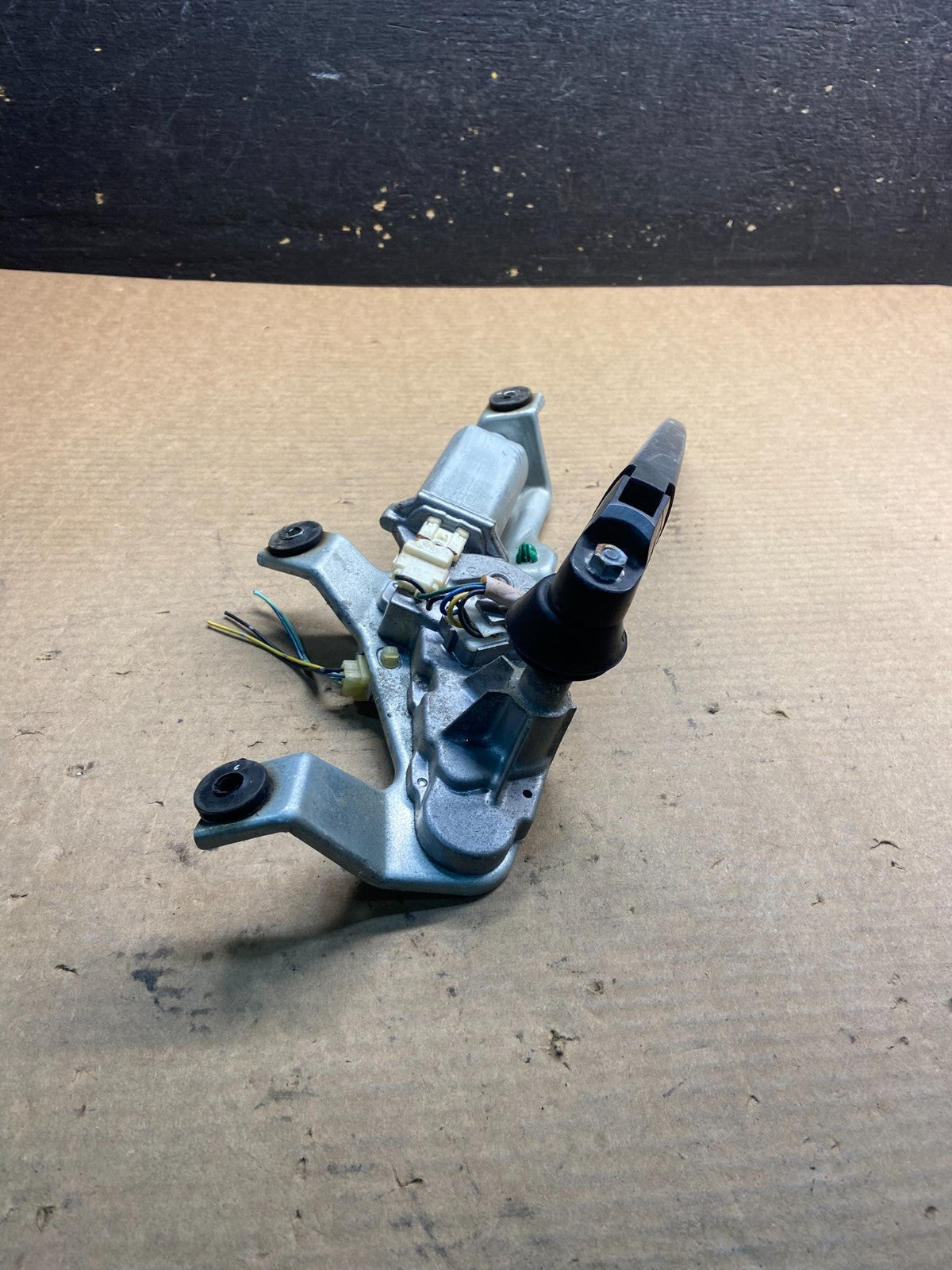 2005 to 2009 Subaru Legacy Outback Rear Windshield Wiper Motor AA06374