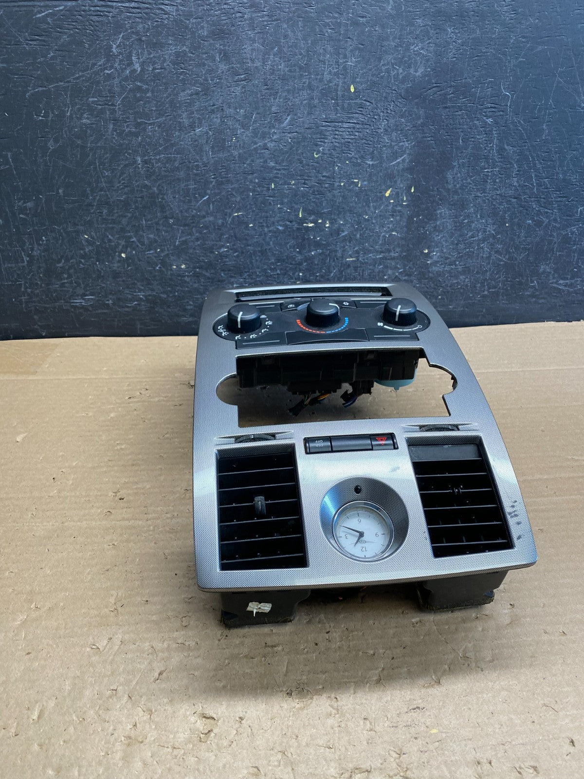 2005 to 2007 Chrysler 300 Dash Heater A/C Climate Control Radio Panel AG6238 DG2