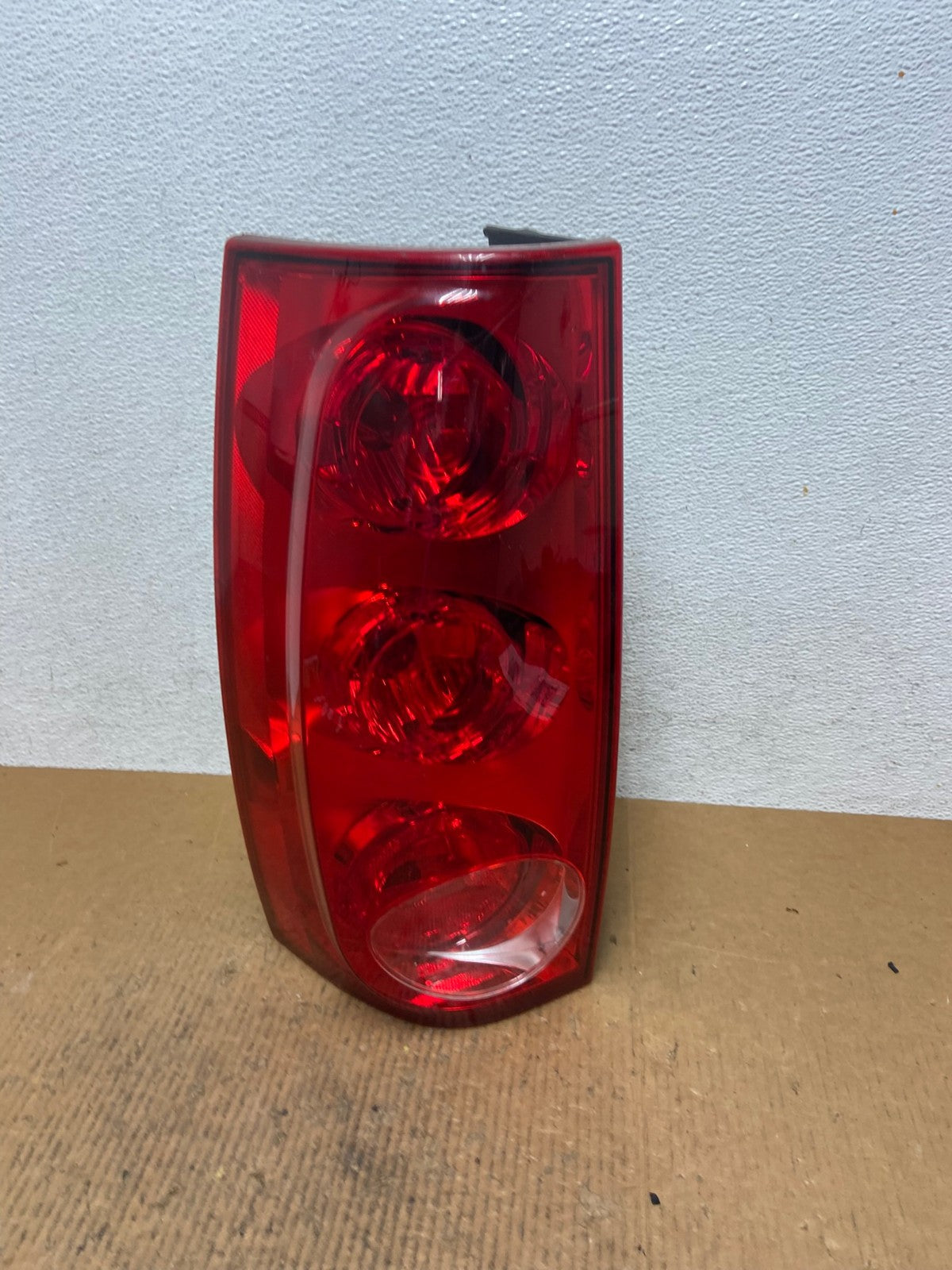 2007 to 2011 GMC Yukon Left Driver LH Side Tail Light AE1464 LK0