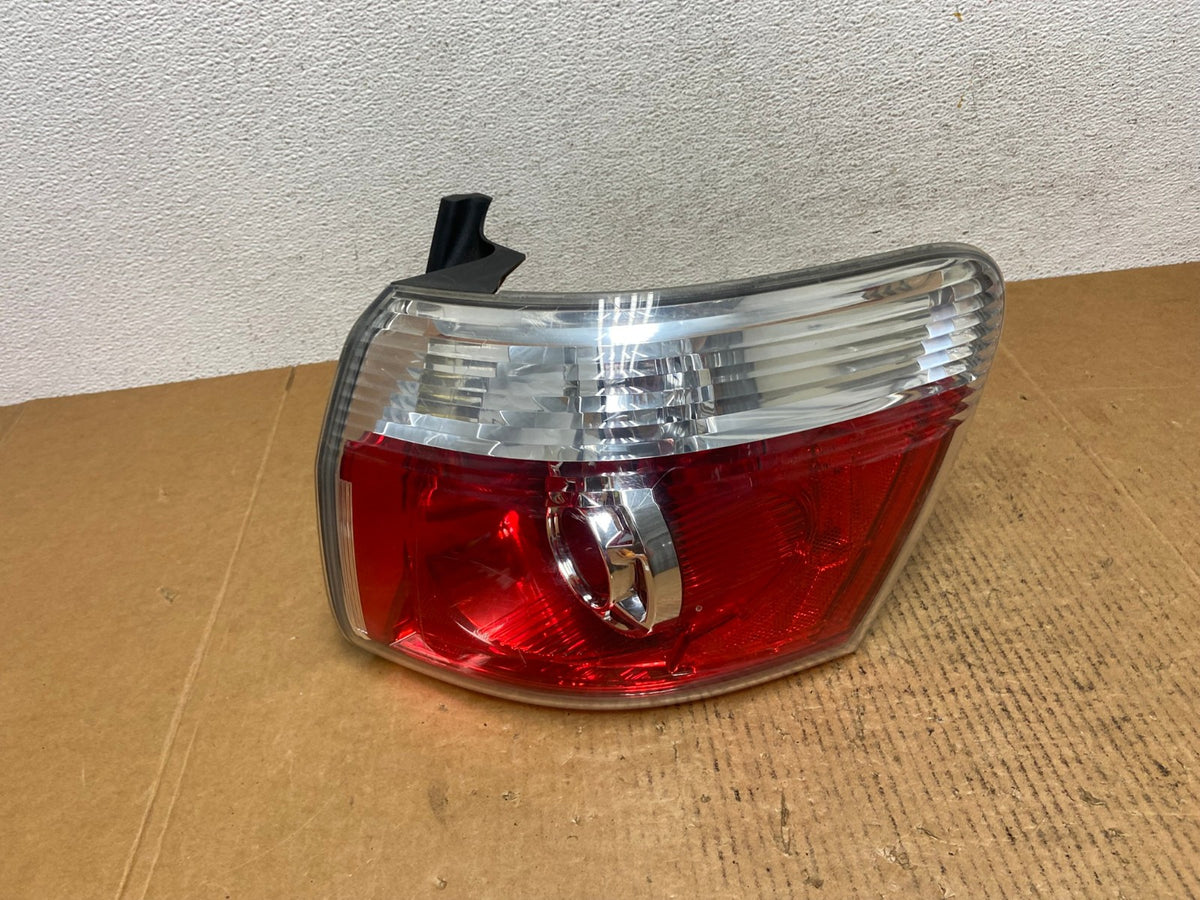 2007 to 2012 GMC Acadia Halogen Tail Light Right Passenger RH Side AE0318 LK0