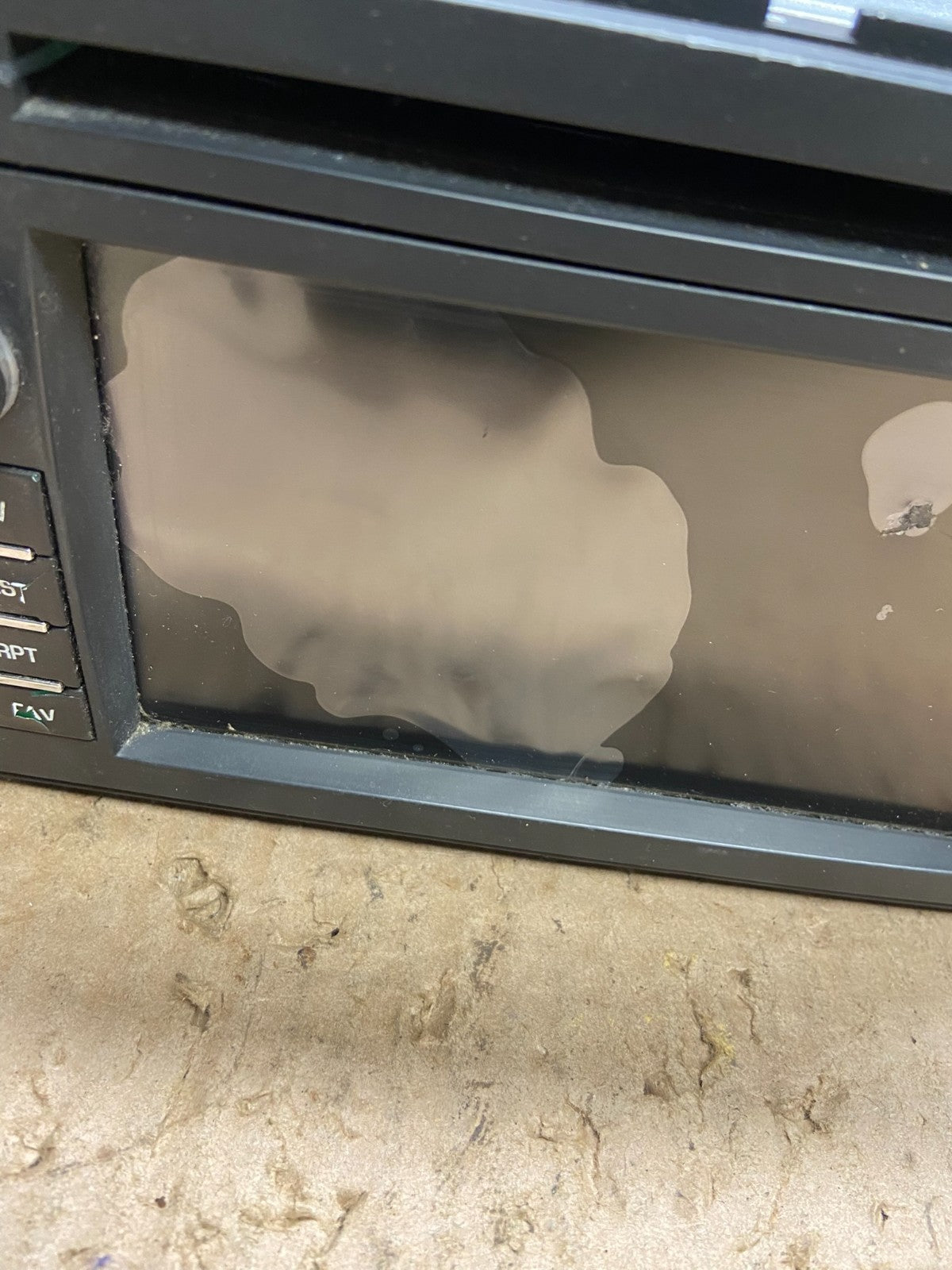 2010 2011 Buick Enclave Radio Stereo CD Player Screen Display Y7772 DG1