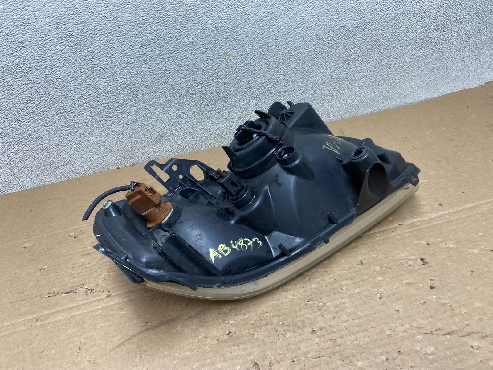 2005 - 2006 Mazda Tribute Left Driver LH Halogen Headlight Oem AB4873 DW6
