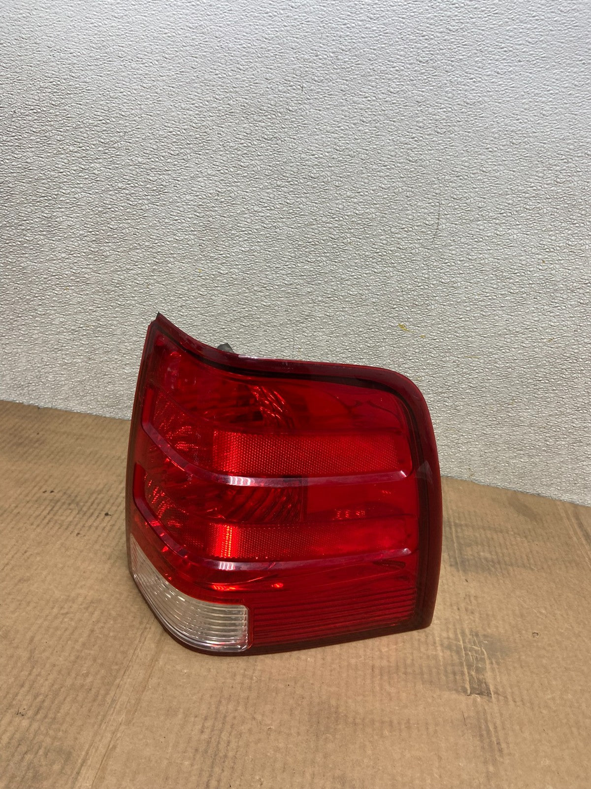 2003 2004 2005 2006 Ford Expedition Right Passenger Rh Tail light OEM AA5297 DW0
