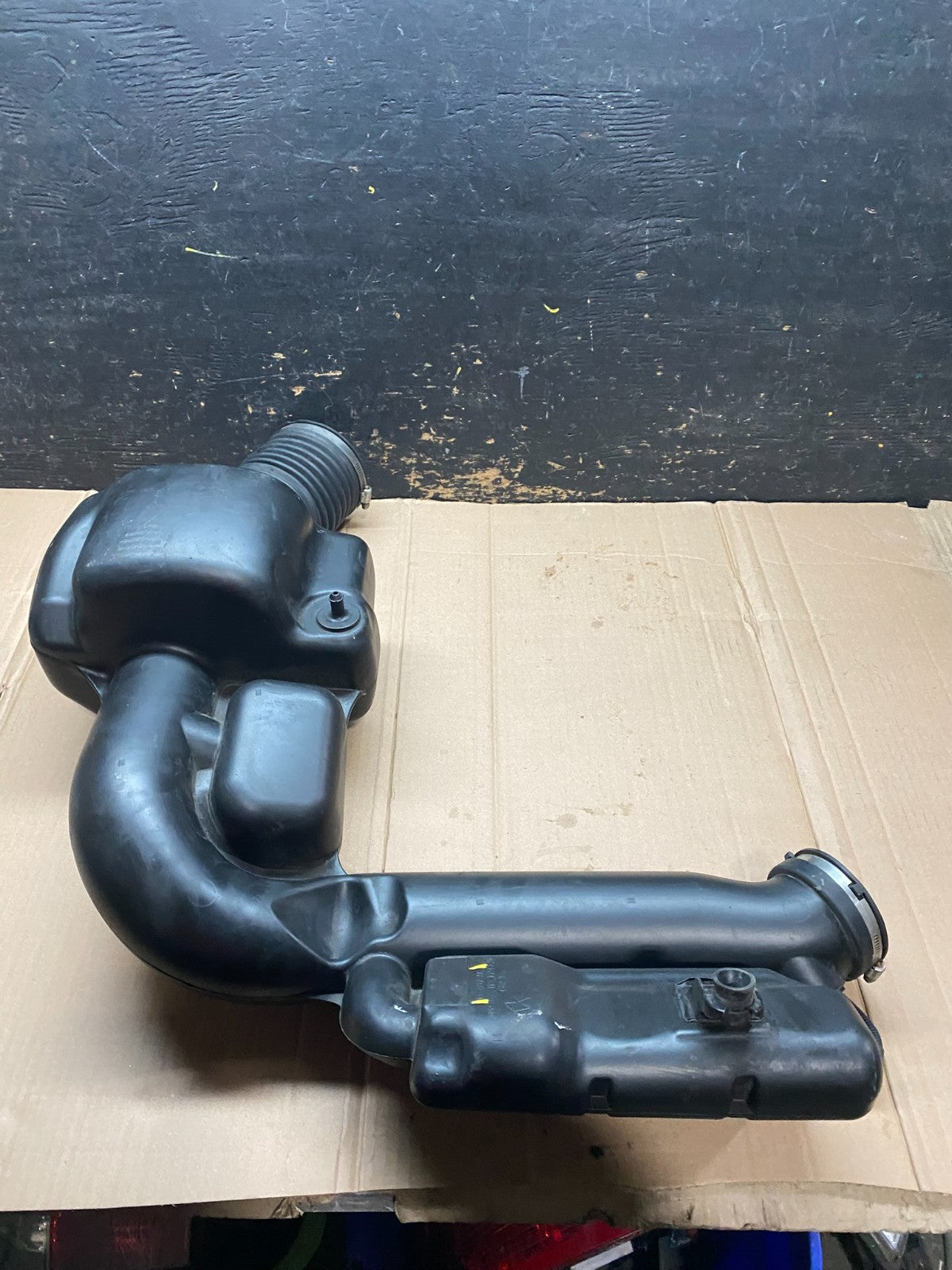 2011 - 2013 Dodge Durango 3.6L Resonator Air Intake Tube OEM  v9742 DG4