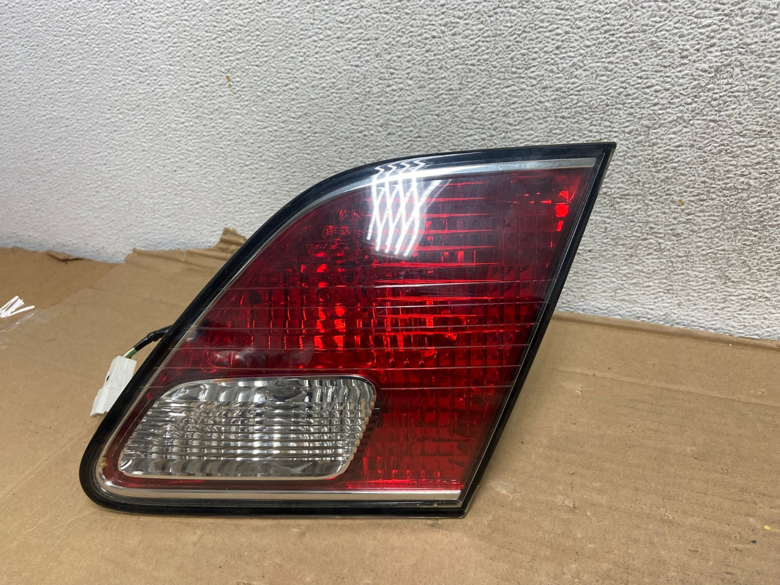 2002 2003 2004 Lexus Es300 Es330 Right Passenger Inner Tail Light AG9293 LK2
