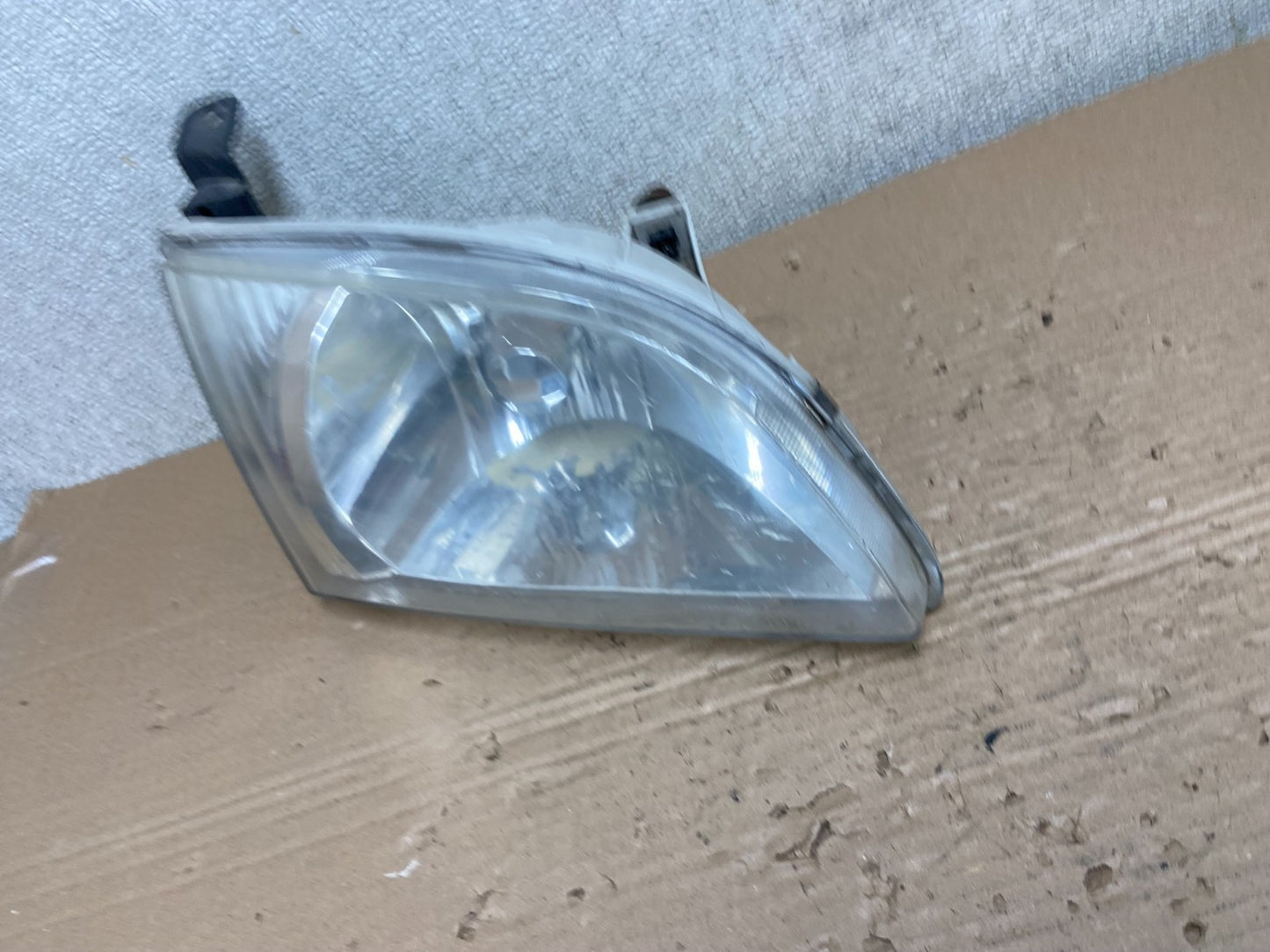 2001 2002 2003 Toyota Sienna Right Passenger Rh Side Headlight Halogen AB1168 DW1