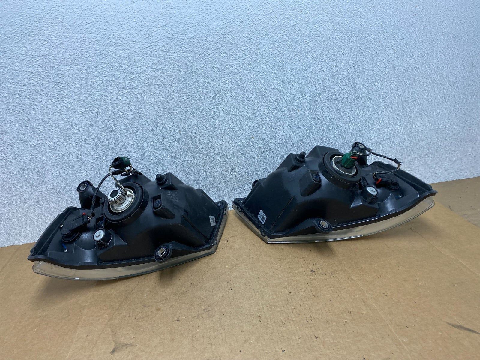 2008 to 2010 Dodge Caravan Left+Right Set Side Halogen Headlights AE3178 DW4