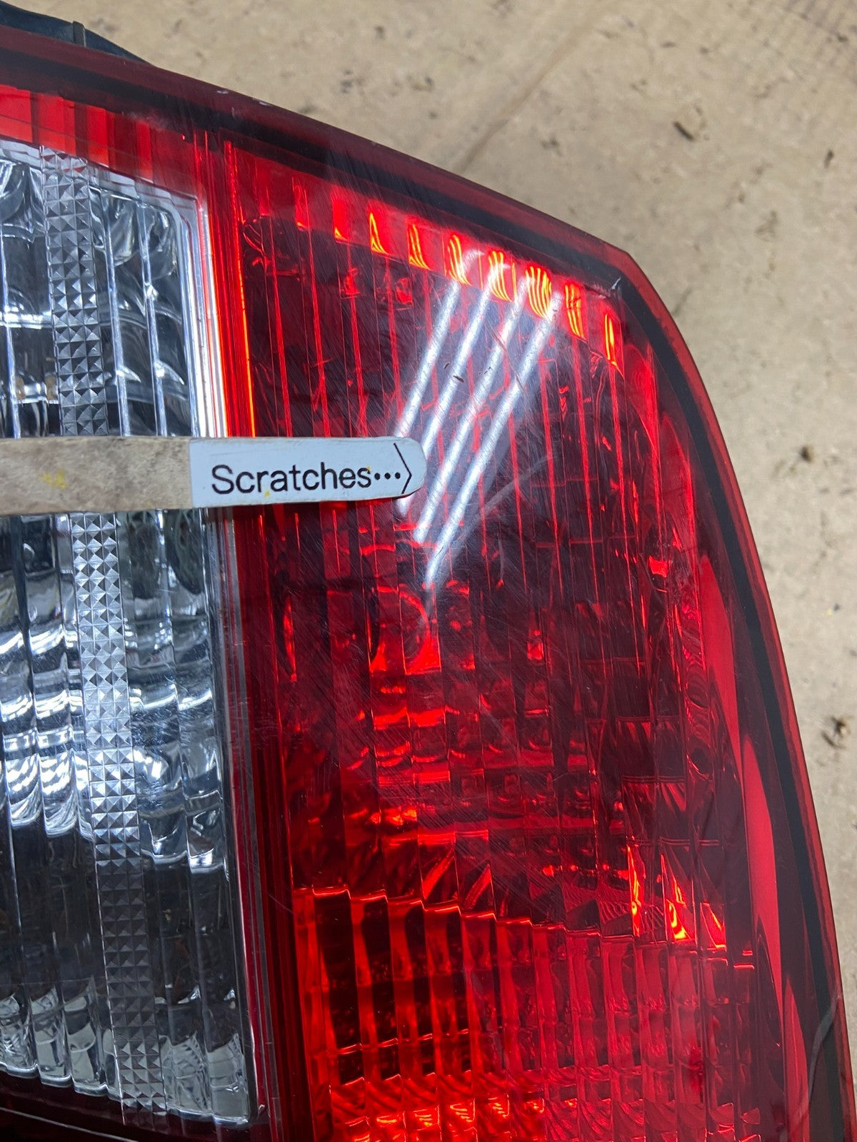 2002-2004 Infiniti i35 Inner Light Right Passenger RH Tail Light OEM AA7091 DW3