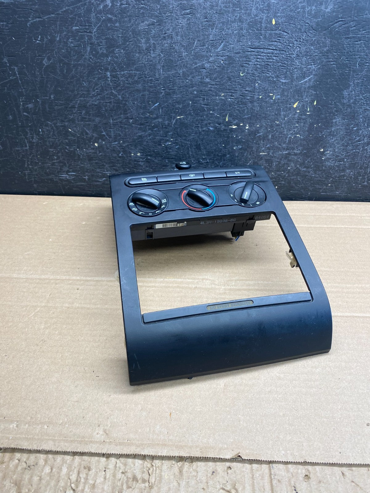 2004 to 2008 Ford F150 Radio Climate Dash Bezel Surround Black AG0028 DG2