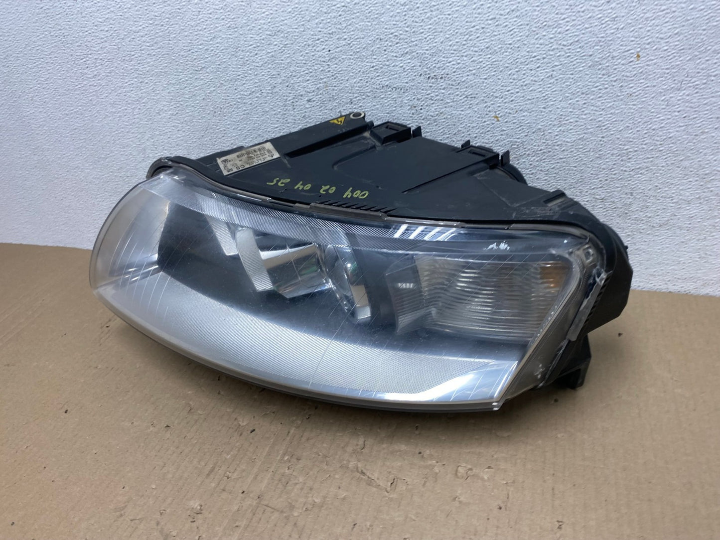 2005 to 2008 Audi A6 Left Driver Side Headlight Xenon HID AE9616 LK1