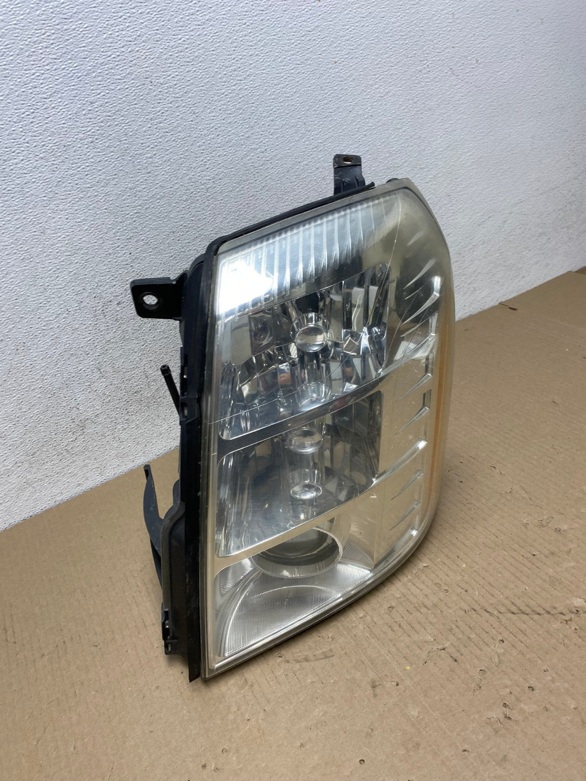 2007 - 2014 Cadillac Escalade Left Driver LH Side Xenon HID Headlight AE9532 LK2