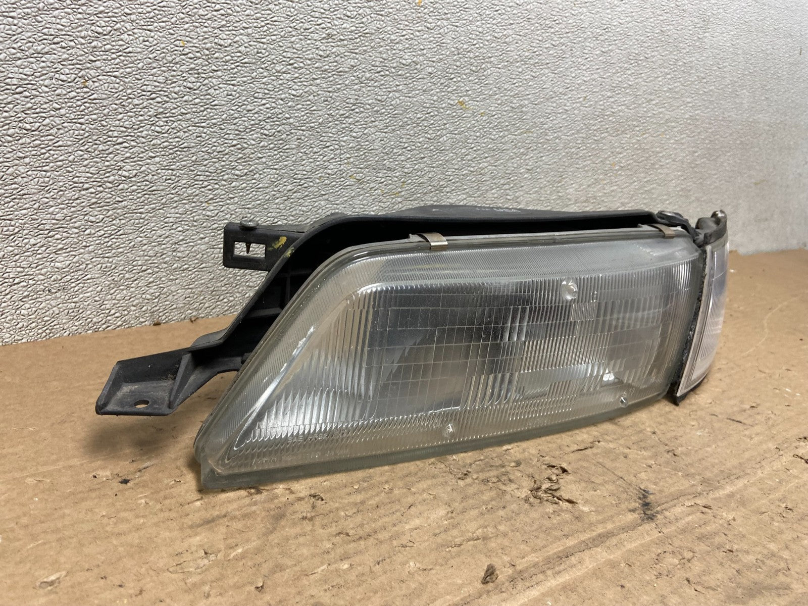 1995 to 1996 Nissan Maxima Left Driver LH Side Headlight Halogen OEM AB4925 DW2