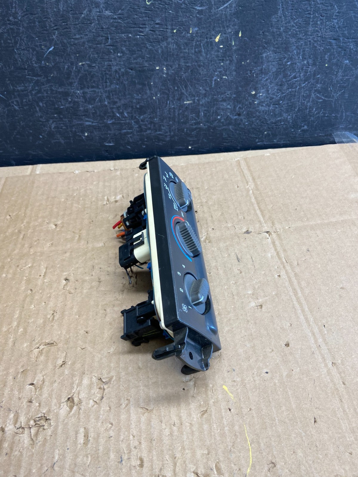 1999 to 2002 Chevrolet Silverado HVAC Heater Climate Control Module AD2333 DG1
