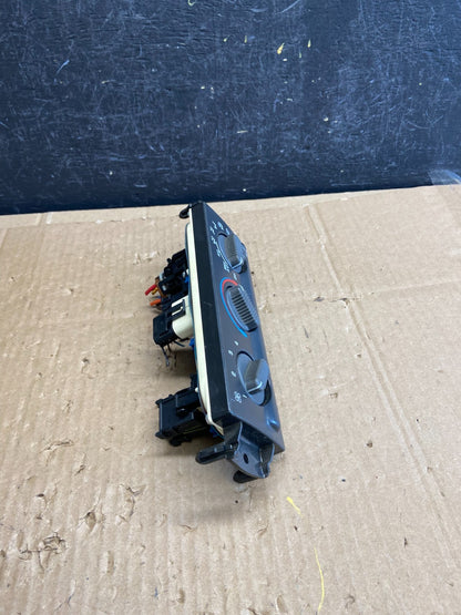 1999 to 2002 Chevrolet Silverado HVAC Heater Climate Control Module AD2333 DG1