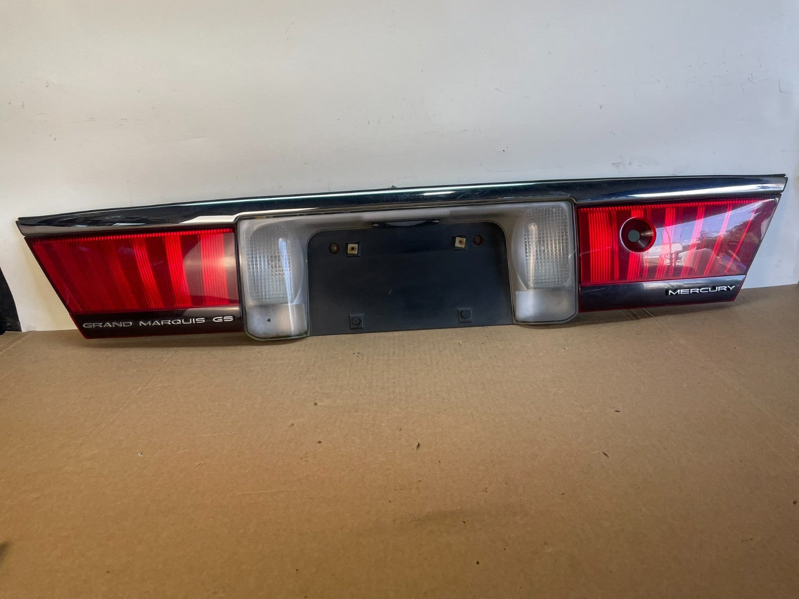 1998 to 2002 Mercury Grand Marquis Trunk Lid Center Tail Light ag2850 DG0