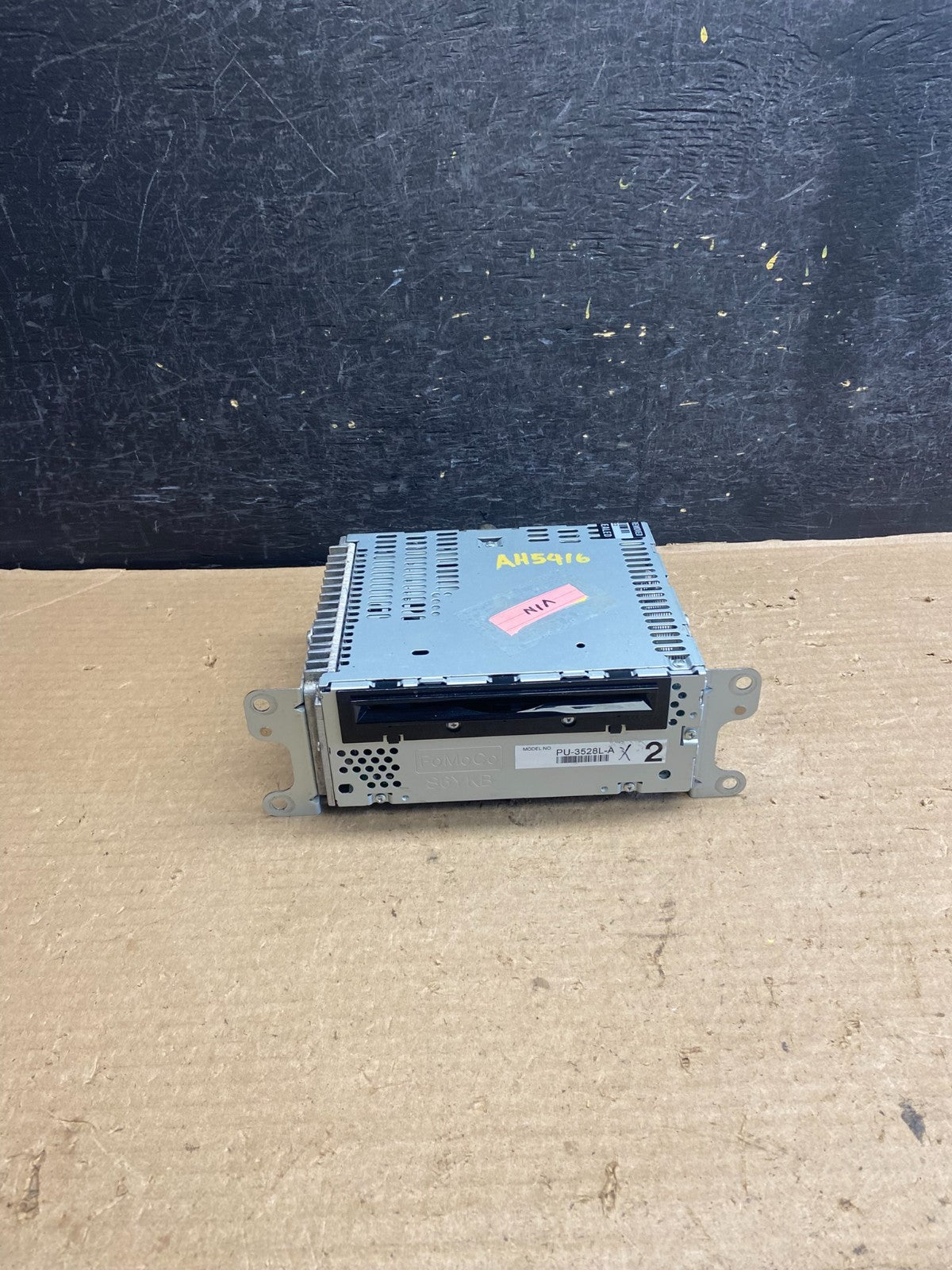 2013 to 2014 Ford Edge AM/FM Radio Reciever AH5416 DG0