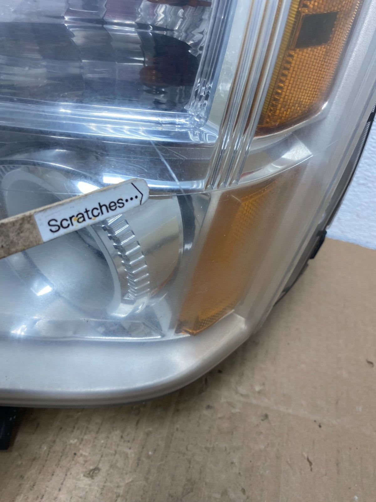 2010 to 2015 GMC Terrain Halogen Left Driver Lh Side Headlight AB8184 DW3