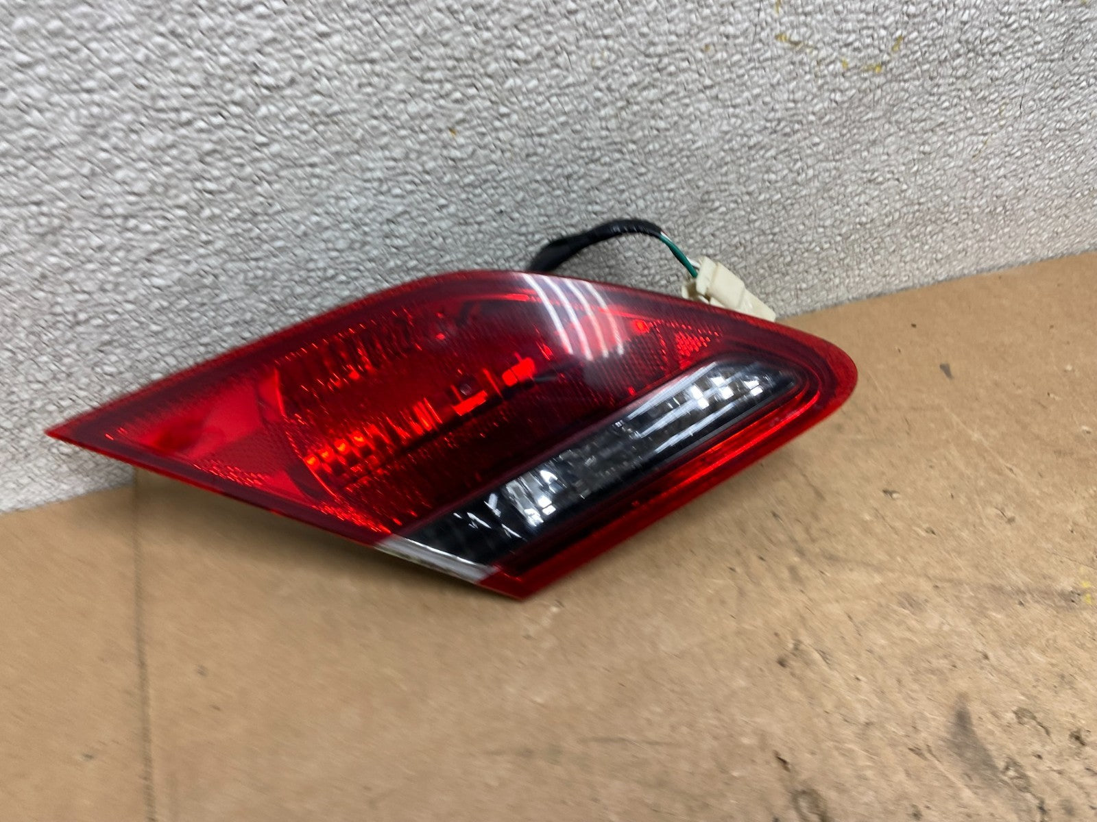 2005-2010 Toyota Avalon Left Driver LH Side Tail Light Inner Oem Z7868 DW2