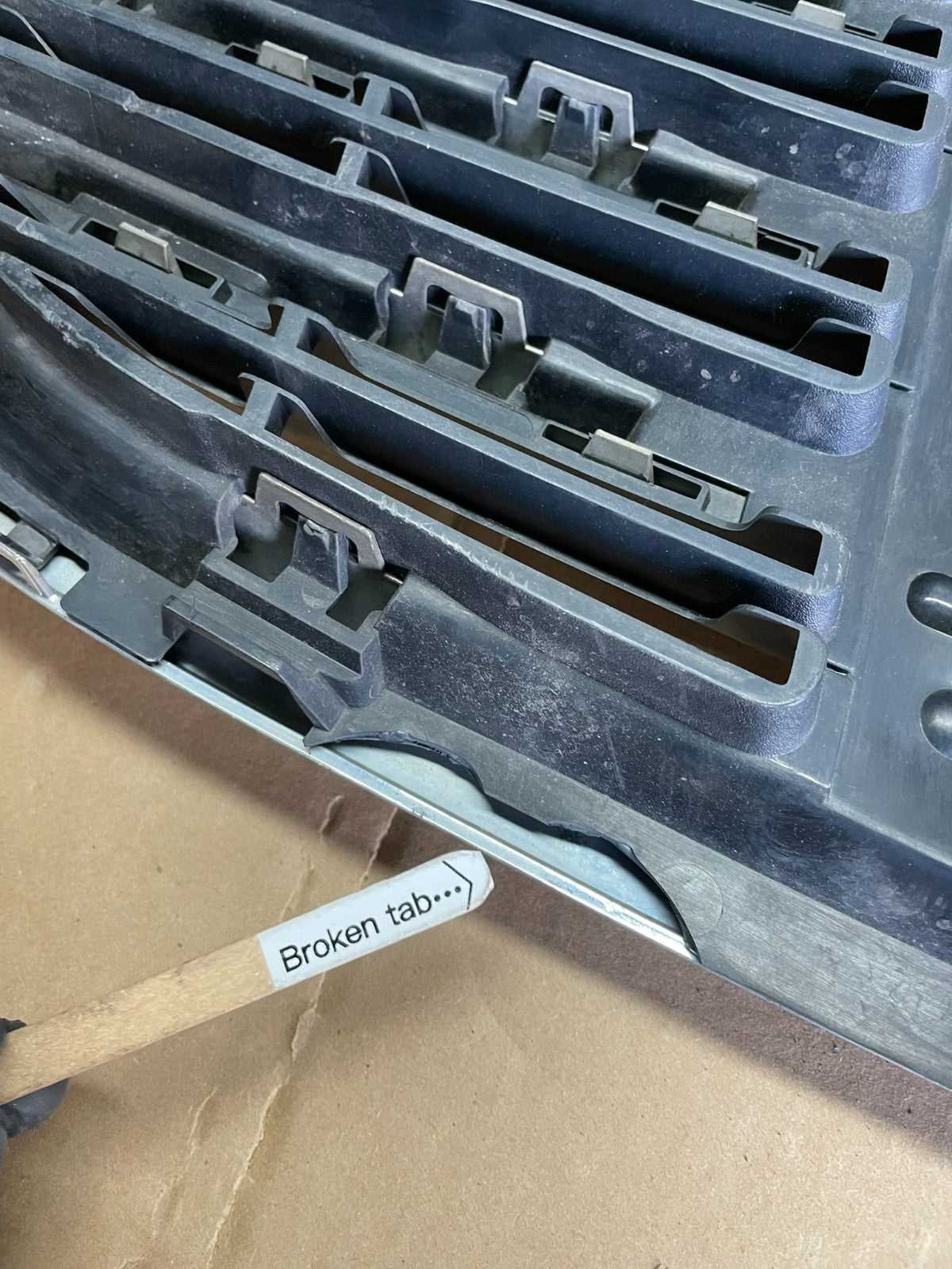 2009 to 2011 Freightliner Sprinter Front Upper Chrome Grill Grille aa8820 DG9