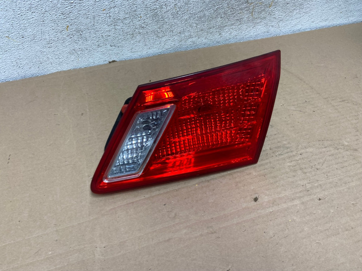 2007 2008 2009 Lexus Es350 Right Passenger RH Inner Tail Light AH9402 LK2