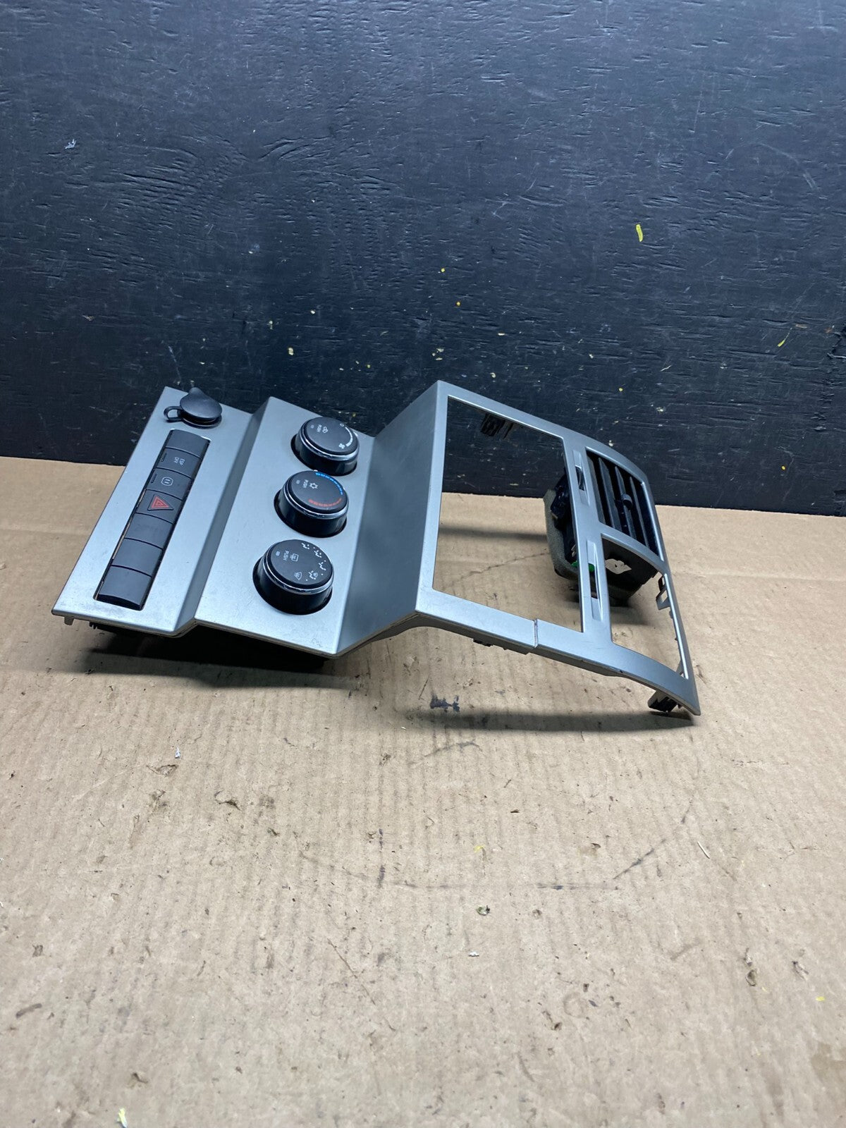 2007 to 2012 Dodge Nitro Dash Climate Temperature Control Radio Bezel o6957 DG5