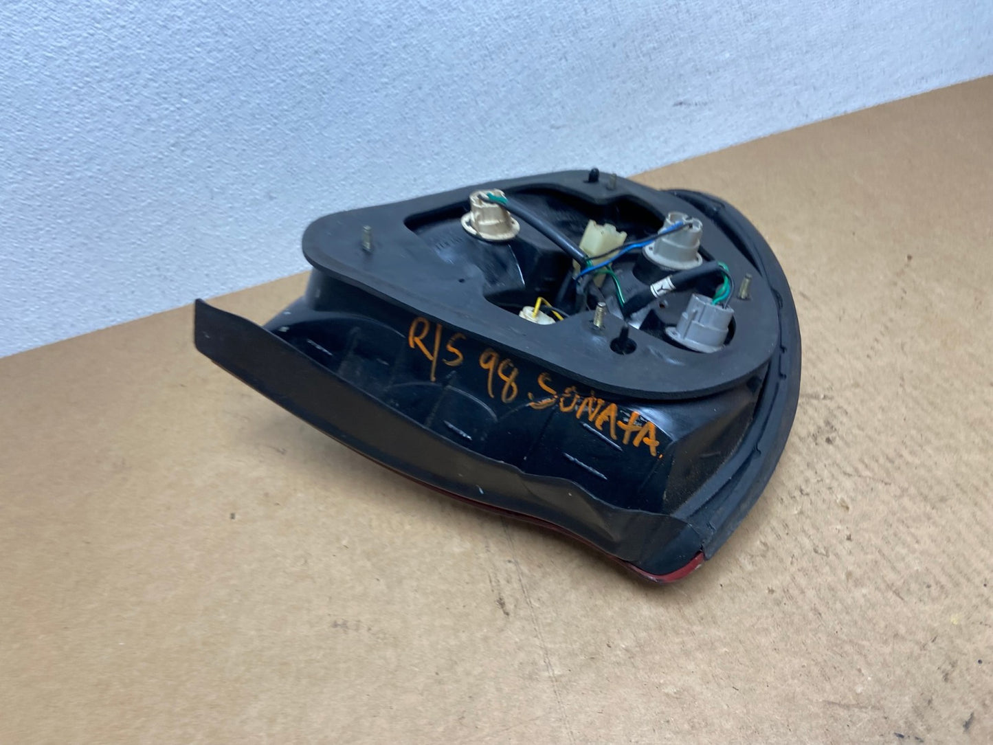 1997 to 1998 Hyundai Sonata Right Passenger Side Tail Light Oem AC1827 LK5