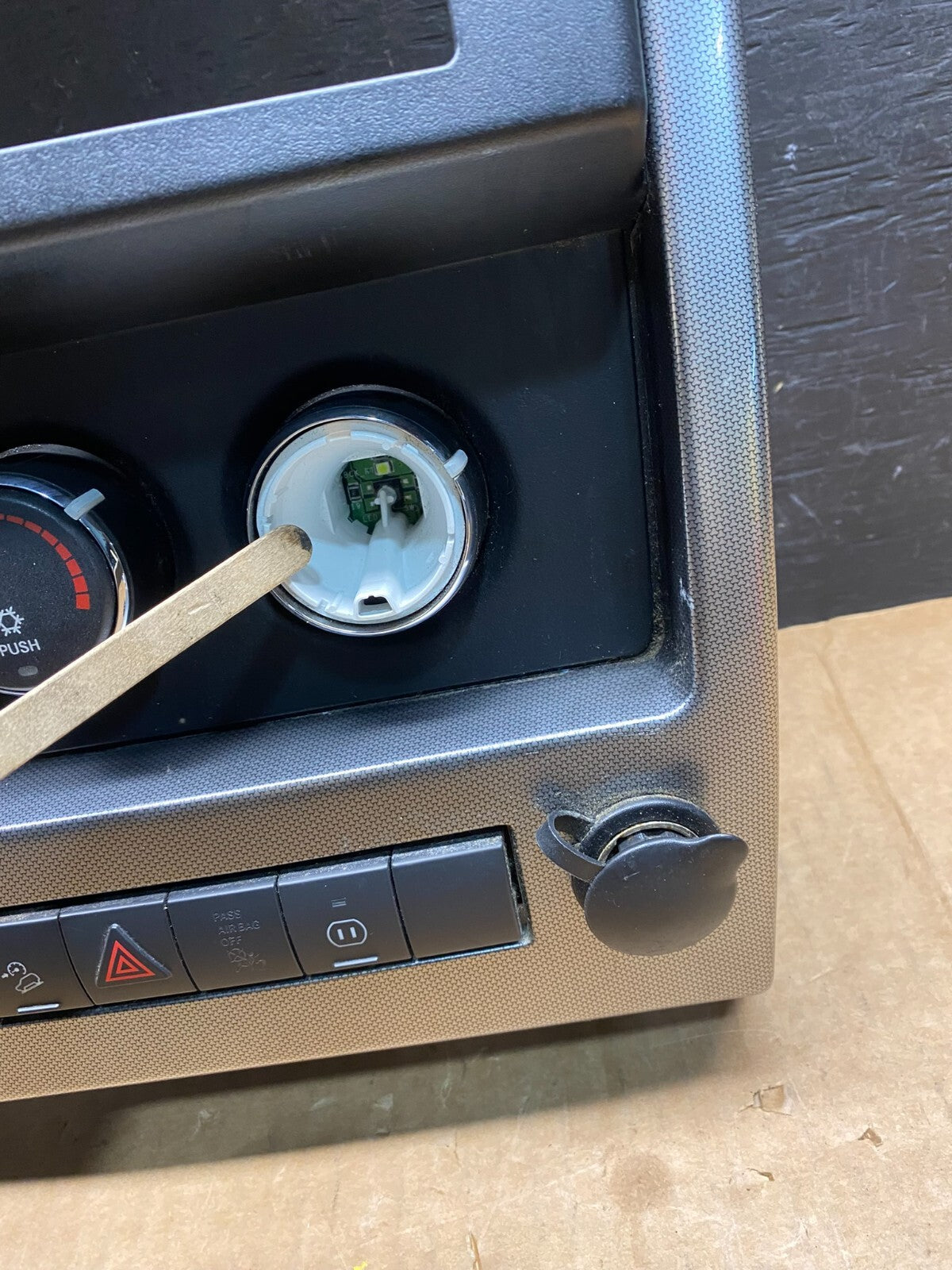 2008 to 2012 Jeep Liberty Dash Climate Temperature Control Radio Bezel OEM i47861
