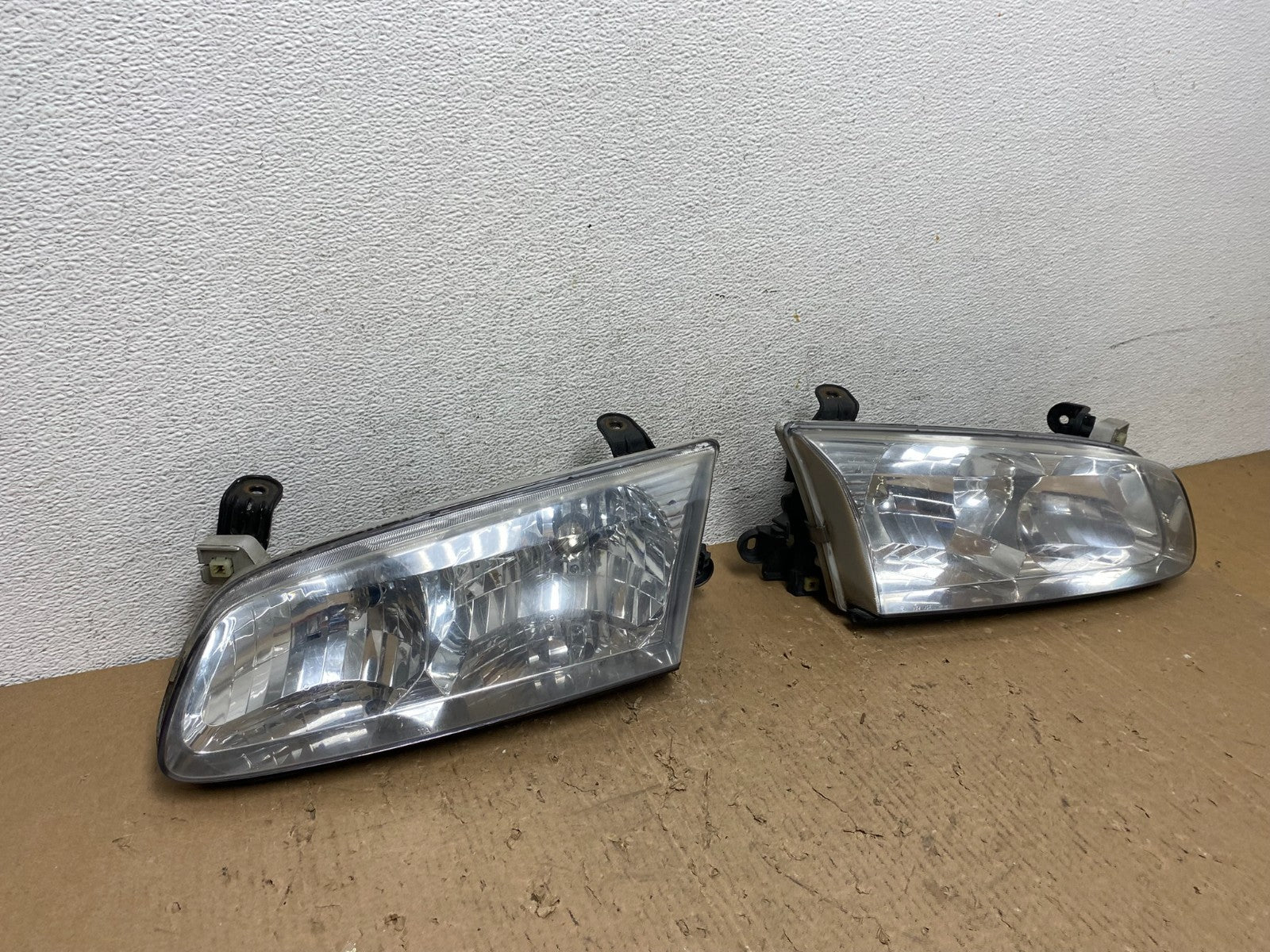 2000 to 2001 Toyota Camry Front Left+Right Side Headlights AD8814 DW2