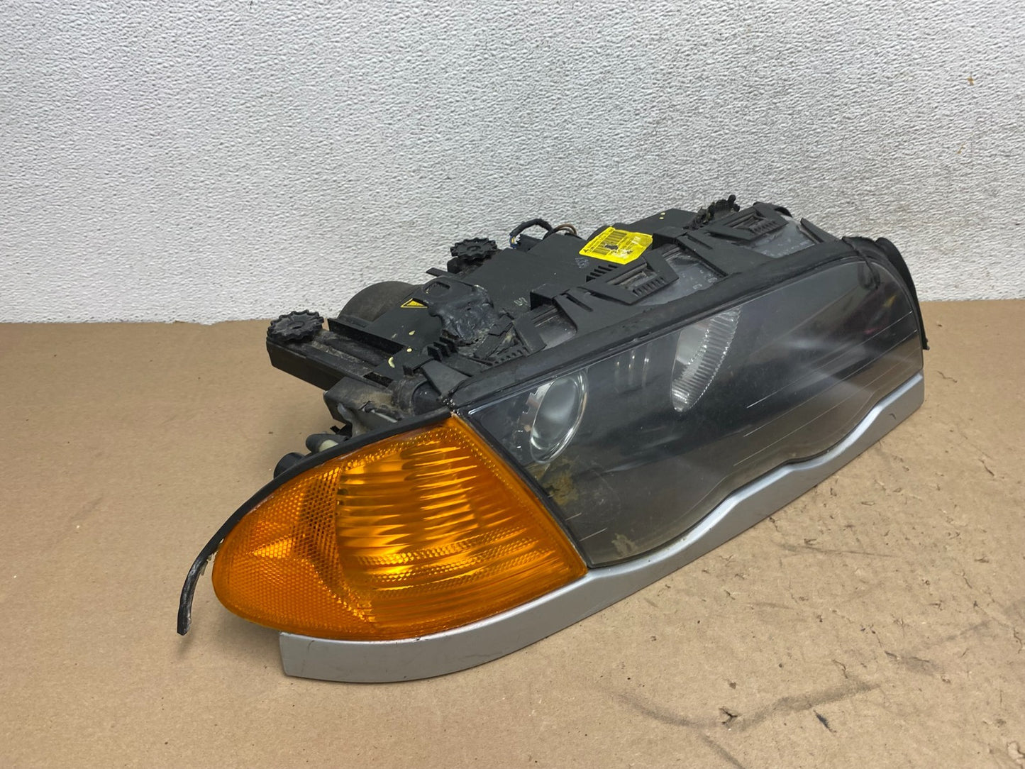 1999 - 2001 BMW E46 3-Series Right Passenger RH Xenon Headlight AG4250 DW2