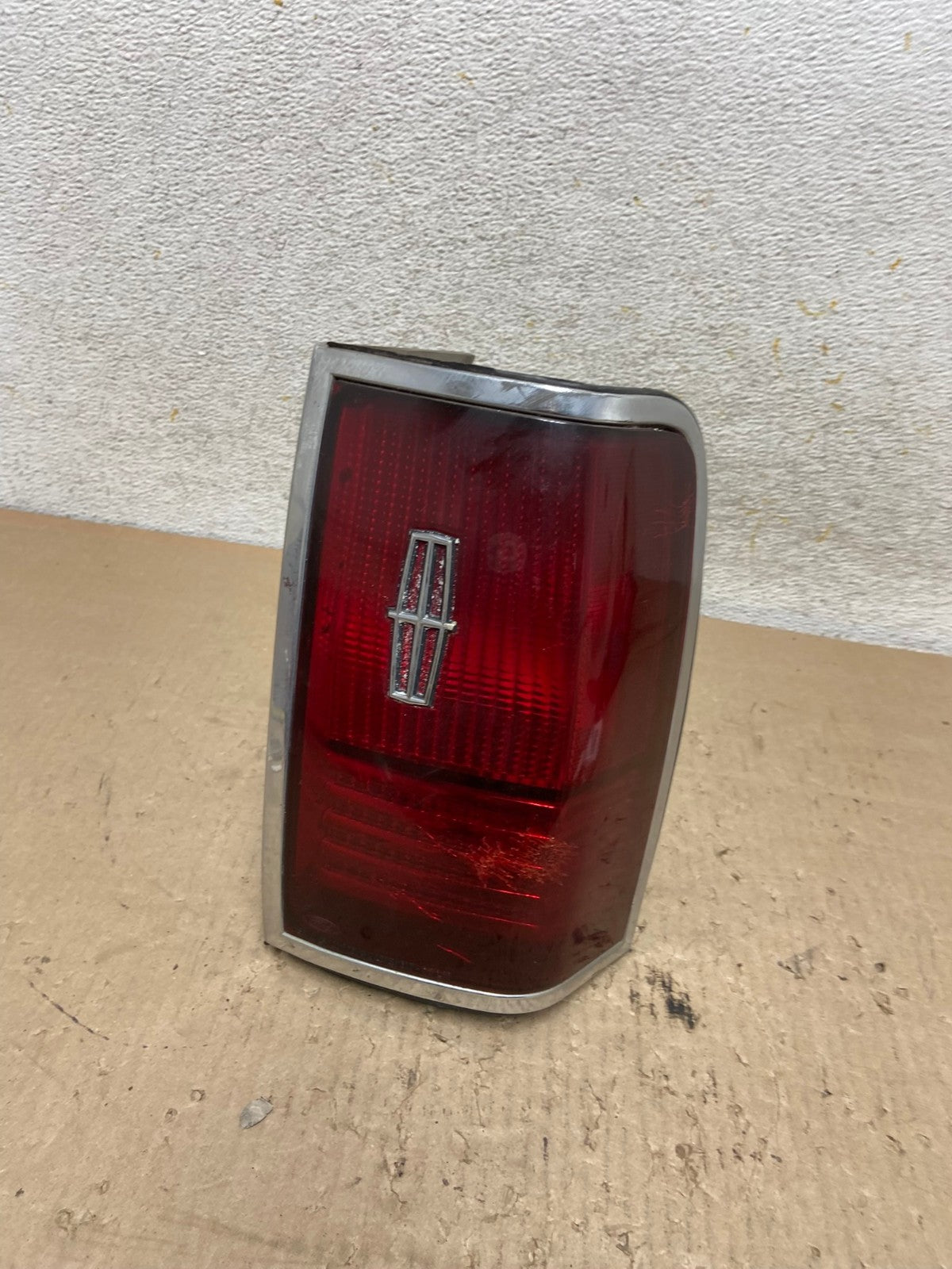 1990 to 1994 Lincoln Town Car Right Passenger RH Side Tail Light AI2423 LK0